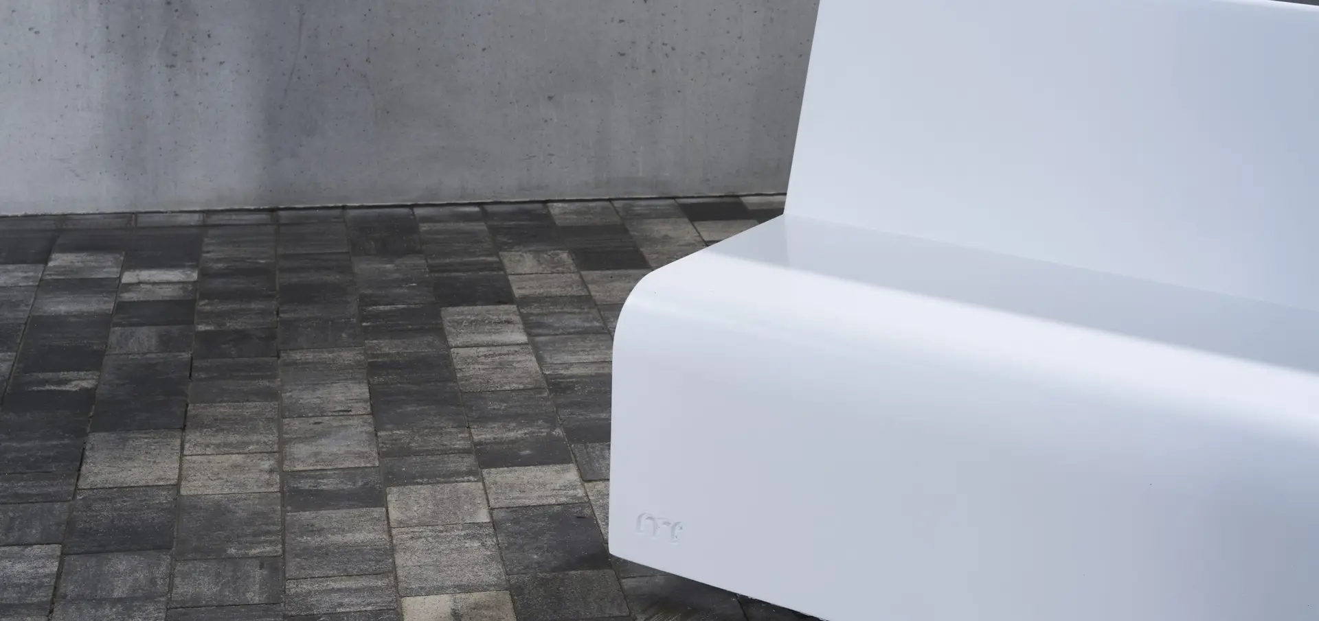 MOB-ALM-Banco semicircular con respaldo ALMA